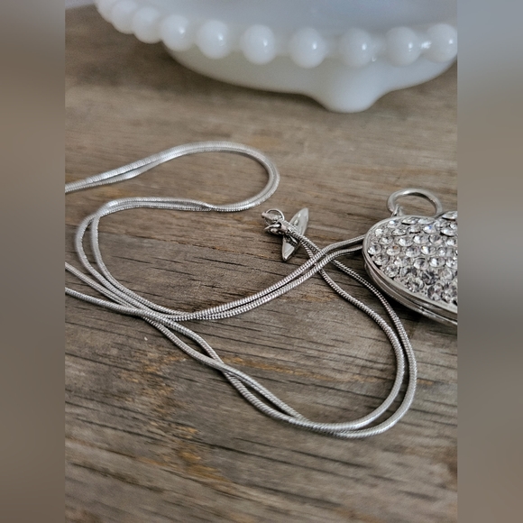 Vintage Silver Tone Heart Shaped Pendant Necklace - Picture 8 of 8